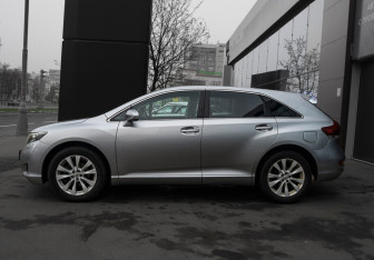 Подержанный автомобиль Toyota Venza 2014 года (8 фото)