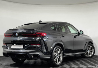 Подержанный автомобиль BMW X6 2020 года (2 фото)