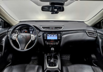 Подержанный автомобиль Nissan X-Trail 2017 года (14 фото)