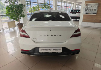 Подержанный автомобиль Genesis G70 2022 года (6 фото)
