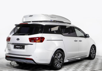 Подержанный автомобиль Kia Carnival 2019 года (4 фото)