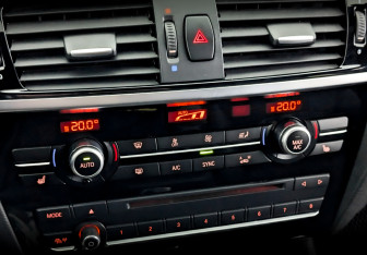 Подержанный автомобиль BMW X4 2016 года (27 фото)