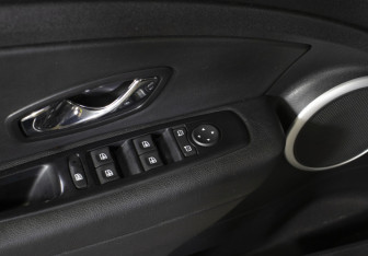 Подержанный автомобиль Renault Fluence 2012 года (20 фото)