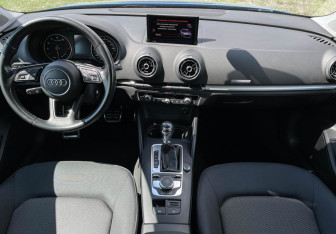 Подержанный автомобиль Audi A3 Sedan 2017 года (12 фото)