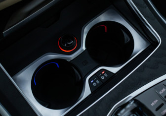 Подержанный автомобиль BMW X7 2021 года (22 фото)