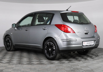 Подержанный автомобиль Nissan Tiida Hatchback 2008 года (7 фото)