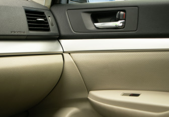 Подержанный автомобиль Subaru Legacy Sedan 2011 года (23 фото)