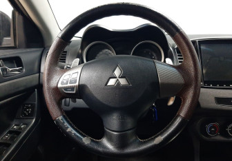 Подержанный автомобиль Mitsubishi Lancer Sedan 2007 года (17 фото)