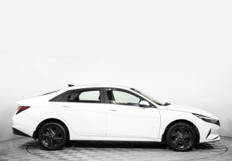 Подержанный автомобиль Hyundai Elantra Sedan 2021 года (4 фото)