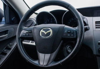 Подержанный автомобиль Mazda 3 Sedan 2011 года (15 фото)