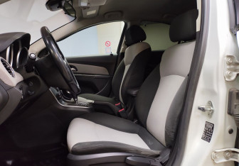 Подержанный автомобиль Chevrolet Cruze Sedan 2013 года (10 фото)