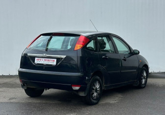 Подержанный автомобиль Ford Focus Sedan 2004 года (5 фото)