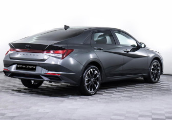 Подержанный автомобиль Hyundai Elantra Sedan 2021 года (3 фото)