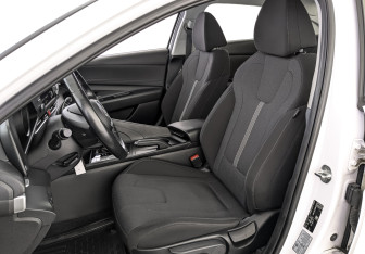 Подержанный автомобиль Hyundai Elantra Sedan 2021 года (20 фото)