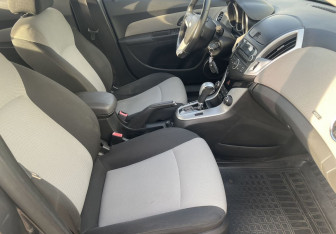 Подержанный автомобиль Chevrolet Cruze Sedan 2012 года (9 фото)