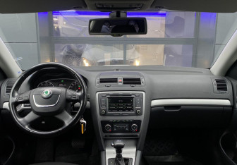 Подержанный автомобиль Skoda Octavia Wagon 2011 года (13 фото)