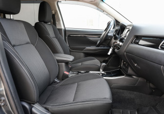 Подержанный автомобиль Mitsubishi Outlander 2021 года (10 фото)