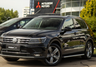 Подержанный автомобиль Volkswagen Tiguan 2018 года (23 фото)
