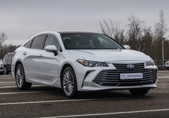 Подержанный автомобиль Toyota Avalon 2022 года (3 фото)