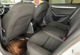 Подержанный автомобиль Skoda Octavia Liftback 2020 года (16 фото)