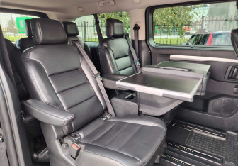 Подержанный автомобиль Peugeot Traveller 2019 года (12 фото)