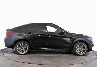 Подержанный автомобиль BMW X6 2018 года (4 фото)