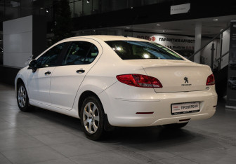 Подержанный автомобиль Peugeot 408 2014 года (6 фото)