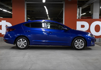Подержанный автомобиль Hyundai Elantra Sedan 2019 года (4 фото)