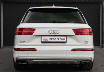 Подержанный автомобиль Audi Q7 2016 года (5 фото)