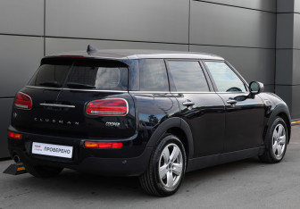 Подержанный автомобиль MINI Clubman Wagon 2021 года (5 фото)