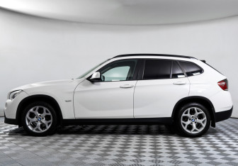 Подержанный автомобиль BMW X1 2011 года (8 фото)