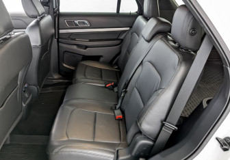 Подержанный автомобиль Ford Explorer 2018 года (12 фото)