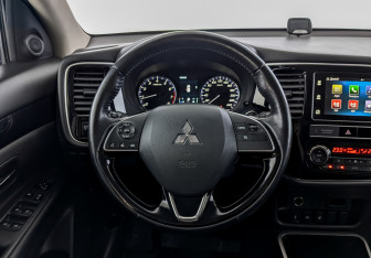 Подержанный автомобиль Mitsubishi Outlander 2019 года (21 фото)