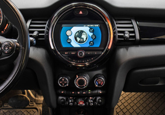 Подержанный автомобиль MINI Hatch 2019 года (15 фото)