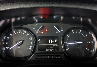 Подержанный автомобиль Peugeot Traveller 2021 года (14 фото)