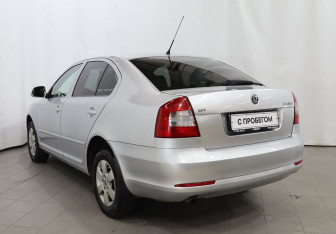 Подержанный автомобиль Skoda Octavia Liftback 2008 года (6 фото)