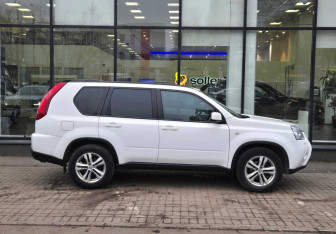 Подержанный автомобиль Nissan X-Trail 2013 года (4 фото)