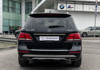 Подержанный автомобиль Mercedes-Benz GLE 2015 года (6 фото)