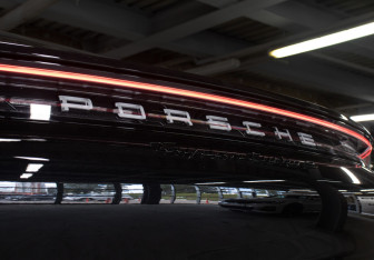 Подержанный автомобиль Porsche Taycan 2021 года (28 фото)