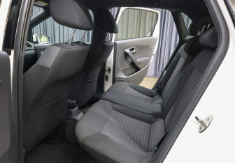 Подержанный автомобиль Volkswagen Polo Hatchback 2012 года (12 фото)