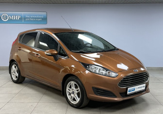 Подержанный автомобиль Ford Fiesta Hatchback 2015 года (3 фото)