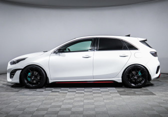 Подержанный автомобиль Kia Ceed Hatchback 2021 года (8 фото)