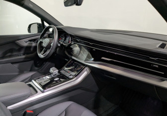 Подержанный автомобиль Audi Q7 2020 года (16 фото)