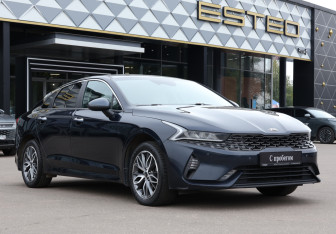 Подержанный автомобиль Kia K5 2020 года (3 фото)