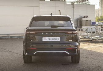 Подержанный автомобиль Geely Monjaro 2024 года (7 фото)
