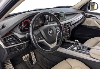 Подержанный автомобиль BMW X5 2015 года (15 фото)