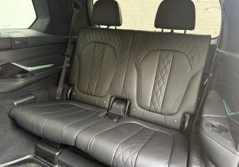 Подержанный автомобиль BMW X7 2020 года (12 фото)