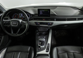 Подержанный автомобиль Audi A4 Sedan 2018 года (12 фото)
