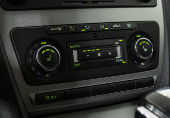 Подержанный автомобиль Skoda Octavia Liftback 2013 года (12 фото)