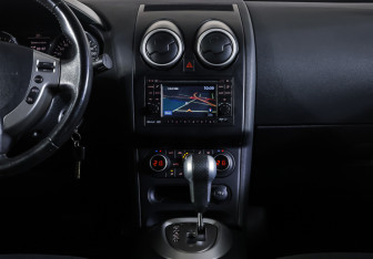 Подержанный автомобиль Nissan Qashqai 2011 года (13 фото)